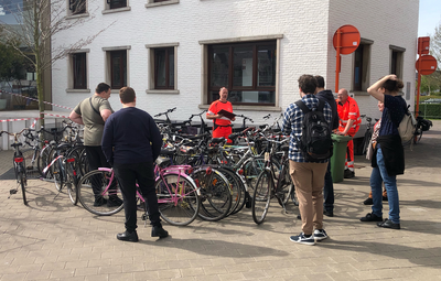 Openbare verkoop gevonden fietsen tijdens markt van 10 juni